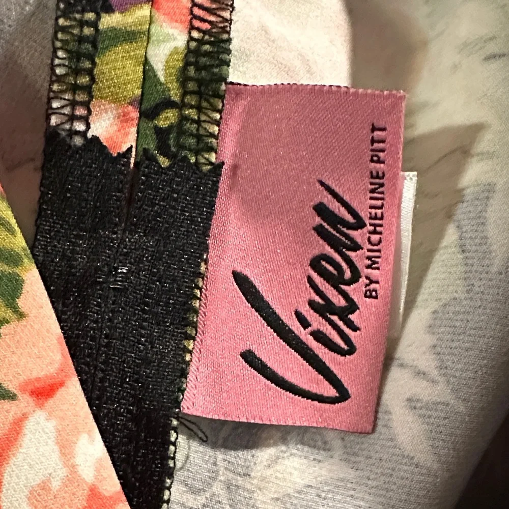 Vixen by Micheline Pitt Black Floral Bawdy Crop Top (Size Medium) - Picture 3 of 4